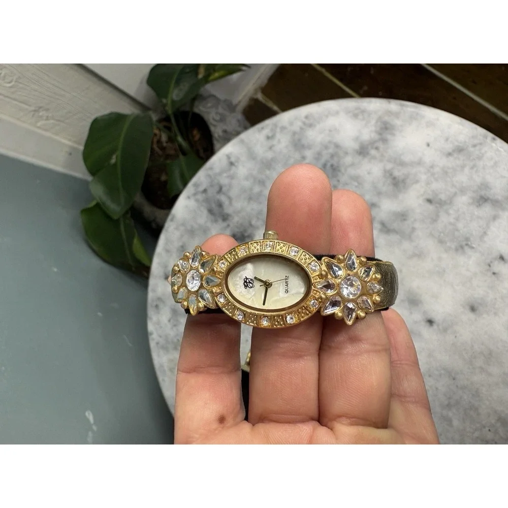 Elizabeth Taylor White Diamonds Quartz Oval Analog Watch Gold Case w/ Box